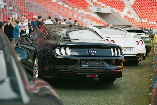 Quelles solutions existent pour optimiser le rangement des outils dans une camionnette d'artisan?